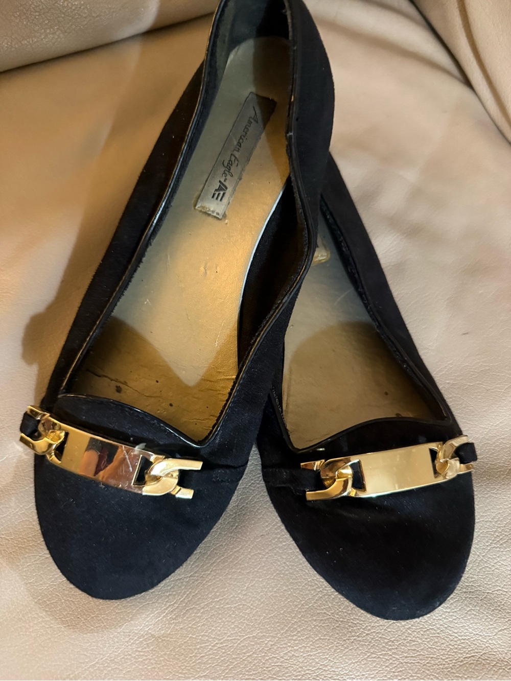 American Eagle Outfitters Black Flats with Gold Chain Accent